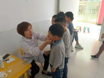 宜都市妇幼保健院对幼儿园进行龋齿防治检查1.jpg