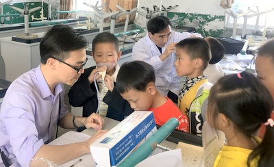 市妇幼保健院走进姚店小学进行口腔义诊.1.JPG