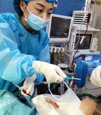 市妇幼保健院成功抢救一名胎盘植入产妇1.JPG