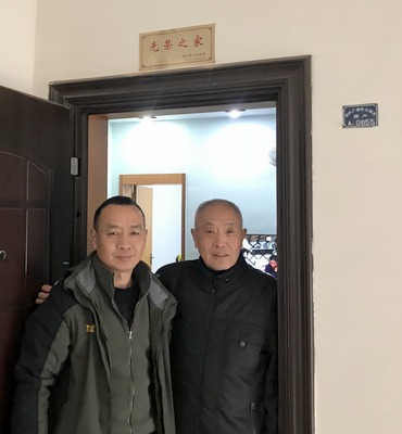 宜都市妇幼保健院为7名退伍军人悬挂光荣牌.JPG