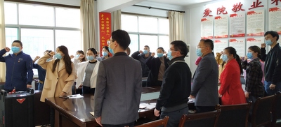 宜都妇幼离团团员重温入团誓词.jpg