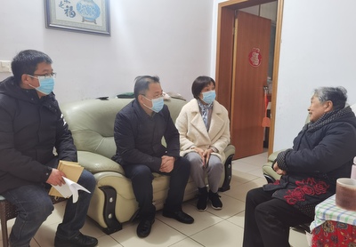 市妇幼保健院走访慰问退休老职工.jpg