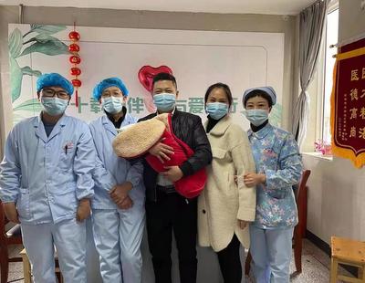 宜都妇幼早产宝宝顺利出院.jpg