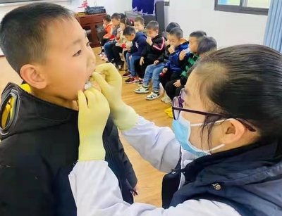 市妇幼保健院开展龋齿防治活动.jpg