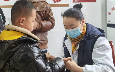 市妇幼保健院走进特校免费体检 (1).jpg