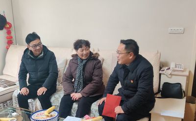 市妇幼保健院走访慰问退休老同志.jpg