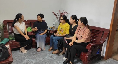 市妇幼保健院党员同志到联点小区走访解民忧.jpg